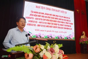 General Phung Si Tan Presents Gifts to Families in Dien Bien - image 1