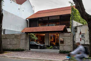 5 Garden House: A Stunning Tropical Modern Home in Vũng Tàu Featuring Five Lush Courtyards for Seamless Indoor-Outdoor Living and Family Connection - image 5