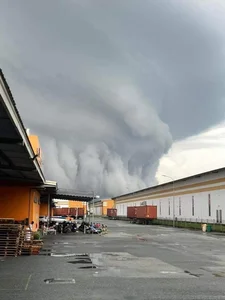 Dramatic Skies Over Binh Duong: Netizens React to Eerie Cloud Formations - image 2