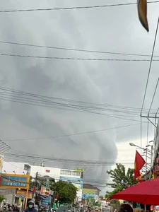 Dramatic Skies Over Binh Duong: Netizens React to Eerie Cloud Formations - image 3
