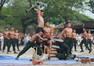 Spectacular Military Display: 3,000 Soldiers Perform at Hue’s Iconic Ngo Mon Square - image 6