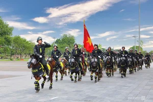 Spectacular Military Display: 3,000 Soldiers Perform at Hue’s Iconic Ngo Mon Square - image 2