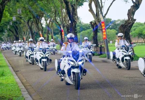Spectacular Military Display: 3,000 Soldiers Perform at Hue’s Iconic Ngo Mon Square - image 5