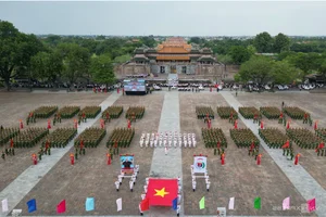 Spectacular Military Display: 3,000 Soldiers Perform at Hue’s Iconic Ngo Mon Square - image 0