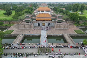 Spectacular Military Display: 3,000 Soldiers Perform at Hue’s Iconic Ngo Mon Square - image 4