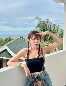 Phan Tuan Tai's Girlfriend Turns Heads in Chic Beachside Bikini Look - image 0