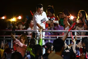 Emotional Highlights from Anh Trai Vuot Ngan Chong Gai Concert - image 6