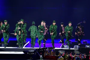 Emotional Highlights from Anh Trai Vuot Ngan Chong Gai Concert - image 1