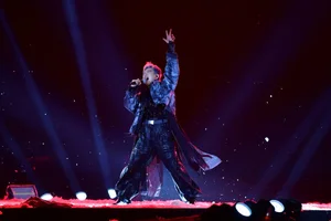 Emotional Highlights from Anh Trai Vuot Ngan Chong Gai Concert - image 0
