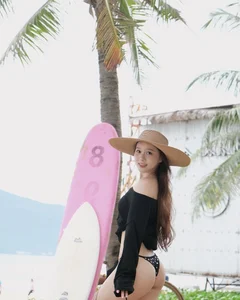 Quynh Anh Stuns in New Bikini Shoot, Sparking Social Media Buzz - image 6