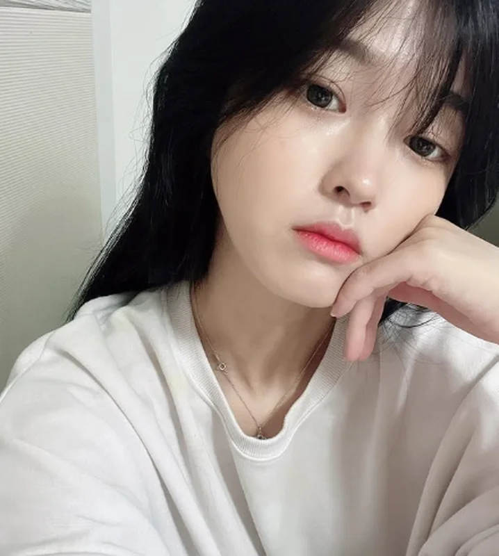 Viral Moment: Stunning Streamer Receives Massive Donation Surge