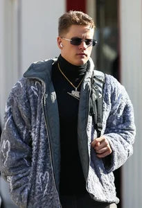 High-Fashion Style of the World's Most Valuable American Football Stars - image 10