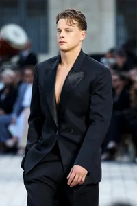 High-Fashion Style of the World's Most Valuable American Football Stars - image 6