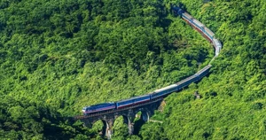 Vietnam's Reunification Express Named Among World's Most Beautiful Railway Journeys - image 5
