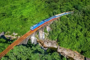 Vietnam's Reunification Express Named Among World's Most Beautiful Railway Journeys - image 3