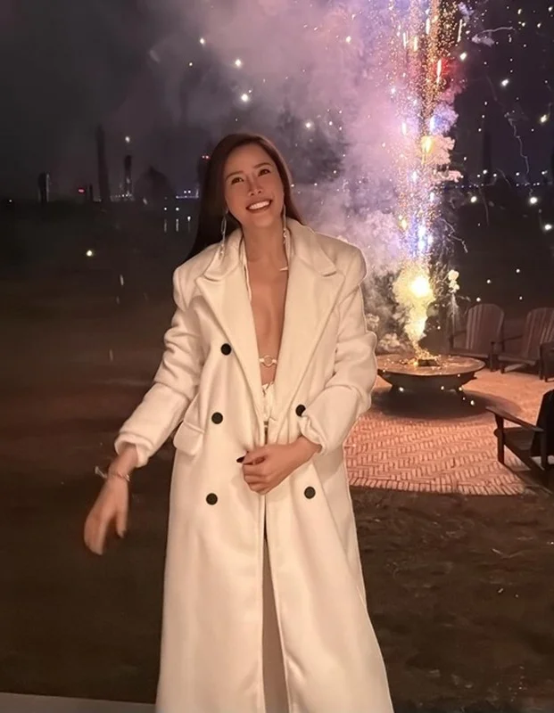 Que Van Sparks Controversy Over Bold Concert Outfit Choice