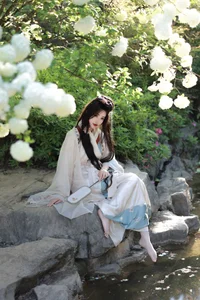 YiTuYu Art Language Vol.5970: The Graceful Artistry of Lan Yin Revealed - image 4