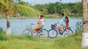 Unwind in Nature: The Ultimate Weekend Camping Guide Amidst Spring Blooms - image 0