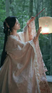 Exploring YiTuYu Art Language Vol.5640: The Captivating Presence of Zou Yu Tong in Modern Portraiture - image 7