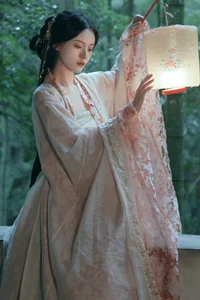 Exploring YiTuYu Art Language Vol.5640: The Captivating Presence of Zou Yu Tong in Modern Portraiture - image 9