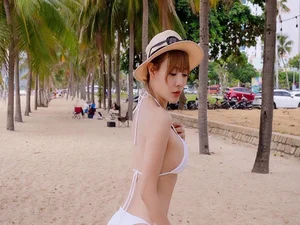 Actress Thanh Huong Showcases Her Stunning Physique in Bold Bikini Photos - image 1