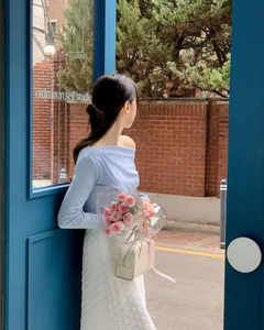 How to Style the Flattering White and Blue Color Combination - image 4