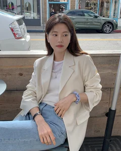 How to Style the Flattering White and Blue Color Combination - image 8