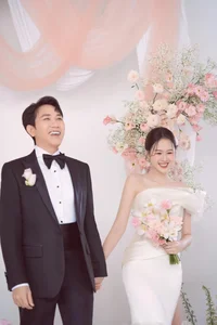 Anh Duc and Quynh Anh Share Romantic Pre-Wedding Photoshoot - image 6