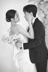 Anh Duc and Quynh Anh Share Romantic Pre-Wedding Photoshoot - image 2