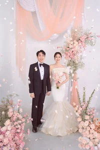 Anh Duc and Quynh Anh Share Romantic Pre-Wedding Photoshoot - image 7