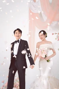 Anh Duc and Quynh Anh Share Romantic Pre-Wedding Photoshoot - image 1