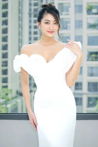 Luong Thuy Linh Steals the Spotlight in Plunging Red Carpet Gown - image 1