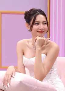 Hari Won's Bold Question to Miss Grand Thuy Tien on TV Sparks Hilarious Reactions - image 0