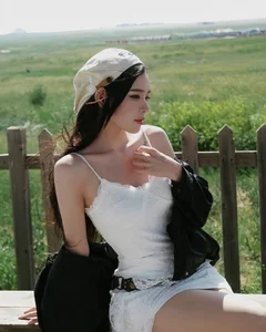 Vu Van Thanh’s Girlfriend Captivates Fans with Stunning Travel Photos in China - image 7