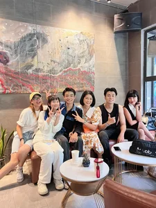 Behind the Scenes: Cute Moments with the Gen Z Cast of 'Di Giua Troi Ruc Ro' - image 25