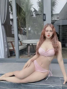 Influencer Chanh Xinh Showcases Latest Summer Swimwear Fashion Trends - image 0