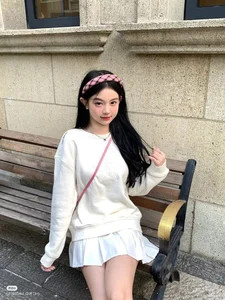 Over 430 Trending Social Media Beauties and Influencers to Follow - image 6