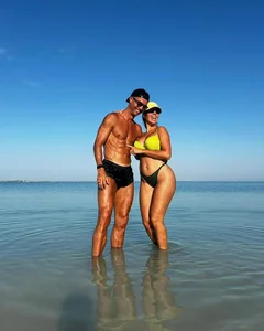 Georgina Rodriguez: The Stunning Style and Glamour of Ronaldo’s Partner - image 2