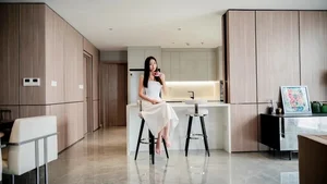 The Brilliant PhD Actress Owning a $900k West Lake Penthouse - image 6