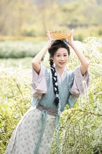 YiTuYu Art Language Vol. 6714: Creative Photography Showcase Featuring Model Cheng Zi Shu - image 2