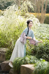 YiTuYu Art Language Vol. 6714: Creative Photography Showcase Featuring Model Cheng Zi Shu - image 26