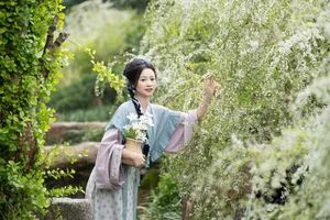 YiTuYu Art Language Vol. 6714: Creative Photography Showcase Featuring Model Cheng Zi Shu - image 7