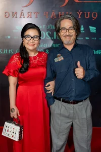 Quang Linh Vlogs and Stars Shine at Thuy Tien's Linh Mieu Movie Premiere - image 3
