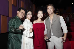 Quang Linh Vlogs and Stars Shine at Thuy Tien's Linh Mieu Movie Premiere - image 8