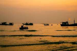 Sunrise at Long Thuy Fish Market: A Scenic Phu Yen Experience - image 10