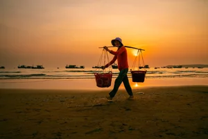Sunrise at Long Thuy Fish Market: A Scenic Phu Yen Experience - image 9