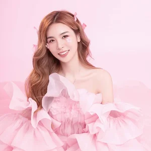 TikToker Huong Noi: The Beauty and Style Evolution Before and After Her Korean Wedding - image 4