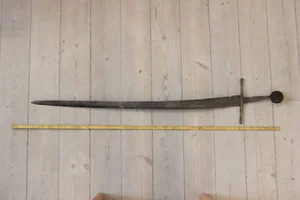 Remarkable Discovery of an Incredibly Well-Preserved Medieval Sword Unveiled - image 6