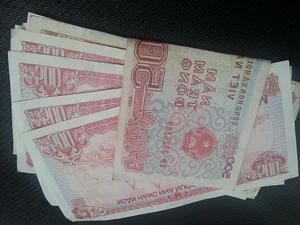 Rare Cotton Banknotes Still in Circulation Within Modern Vietnam - image 9