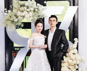 Midu and Husband Join Star-Studded Guest List at Chung Thanh Phong’s Show - image 6